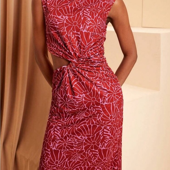 Elegant Red Cutout Maxi Dress - Picture 6 of 7